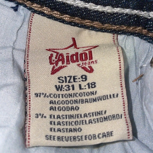 L.A. Idol Jean Capris.  Light Distress w Rhinestones.  Size 9. W 32/ L 18. - Picture 4 of 11